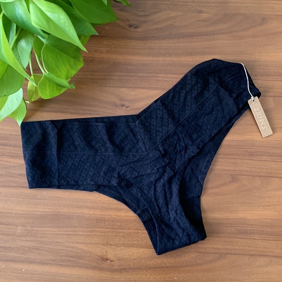 SKIMS Logo Mesh Boy Short Underwear Authentic Size XL - Picture 2 of 8